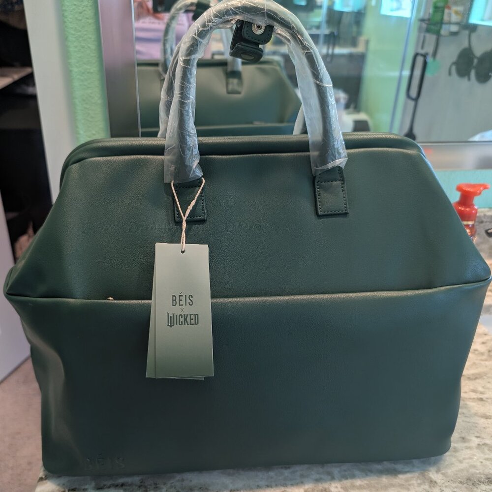 Beis Wicked Weekender in Green